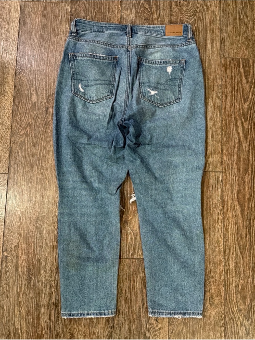 American Eagle Outfitters Light Blue Ripped Boyfriend Jeans - Picture 4 of 4